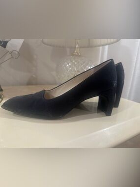 Studio Delman vintage navy Pumps